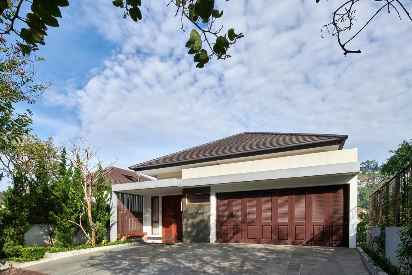 Narwastu Hill View Villa 6 Bedrooms With A Private Swimming Pool Bandung Exterior photo